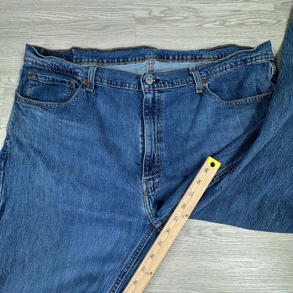 Levis *orders ship